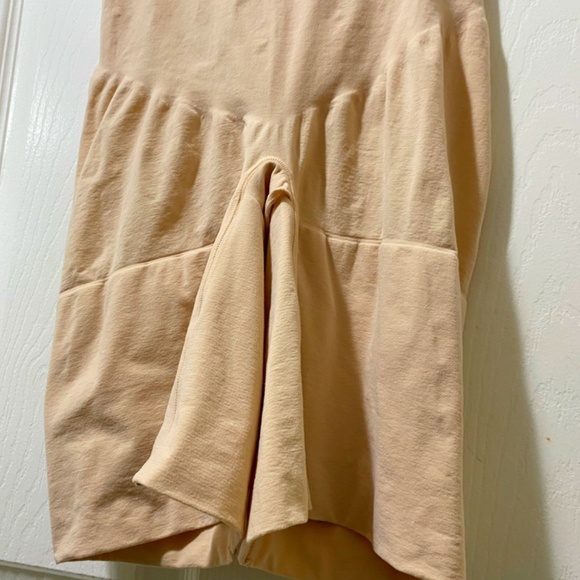 Spanx High Waisted Size 3XL Women’s Mid Thigh Short - Picture 4 of 8